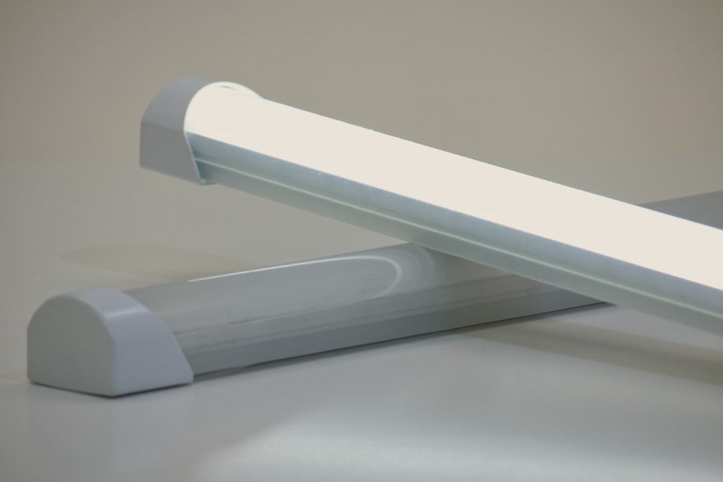 GENISYS SmoothLite linear fixtures stacked - one illuminated for smooth white light, one off showing frosted diffuser