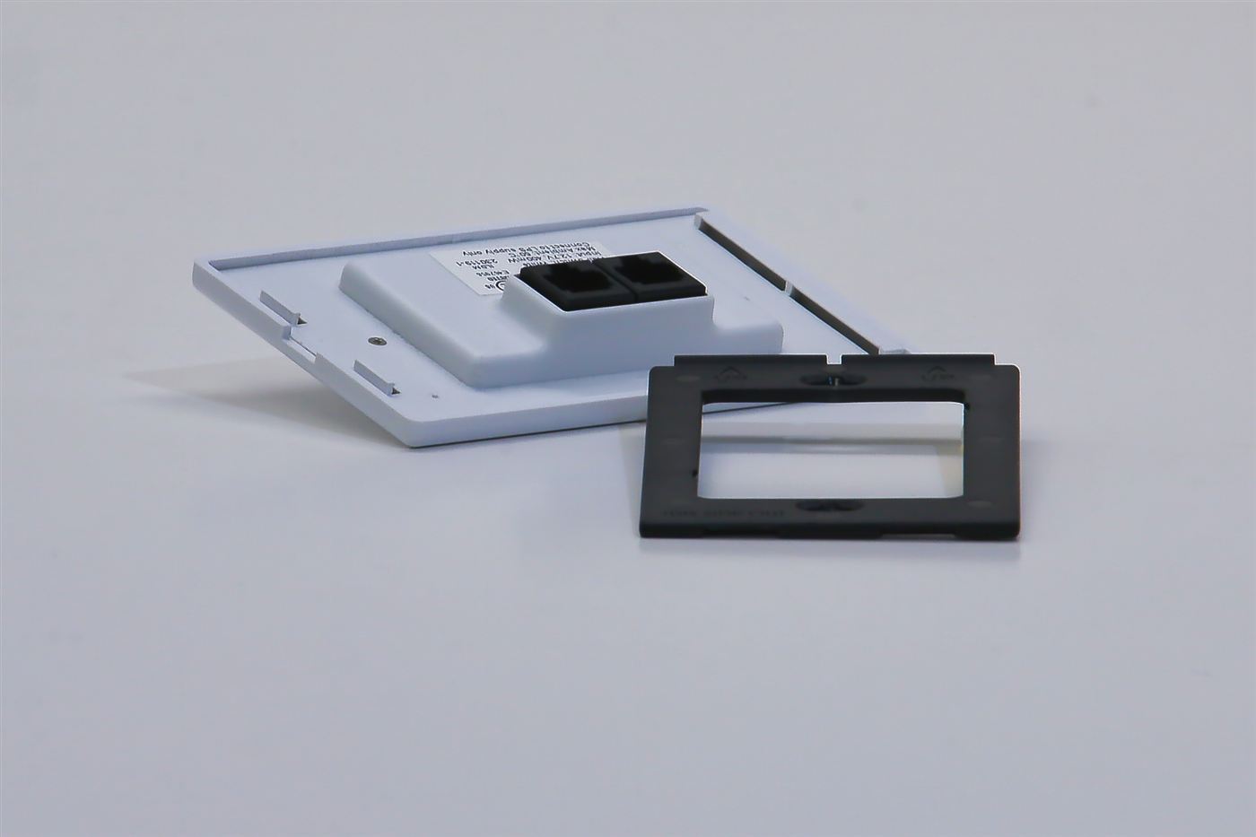 GENISYS PoE wall switch back with RJ45 ports and black mounting bracket