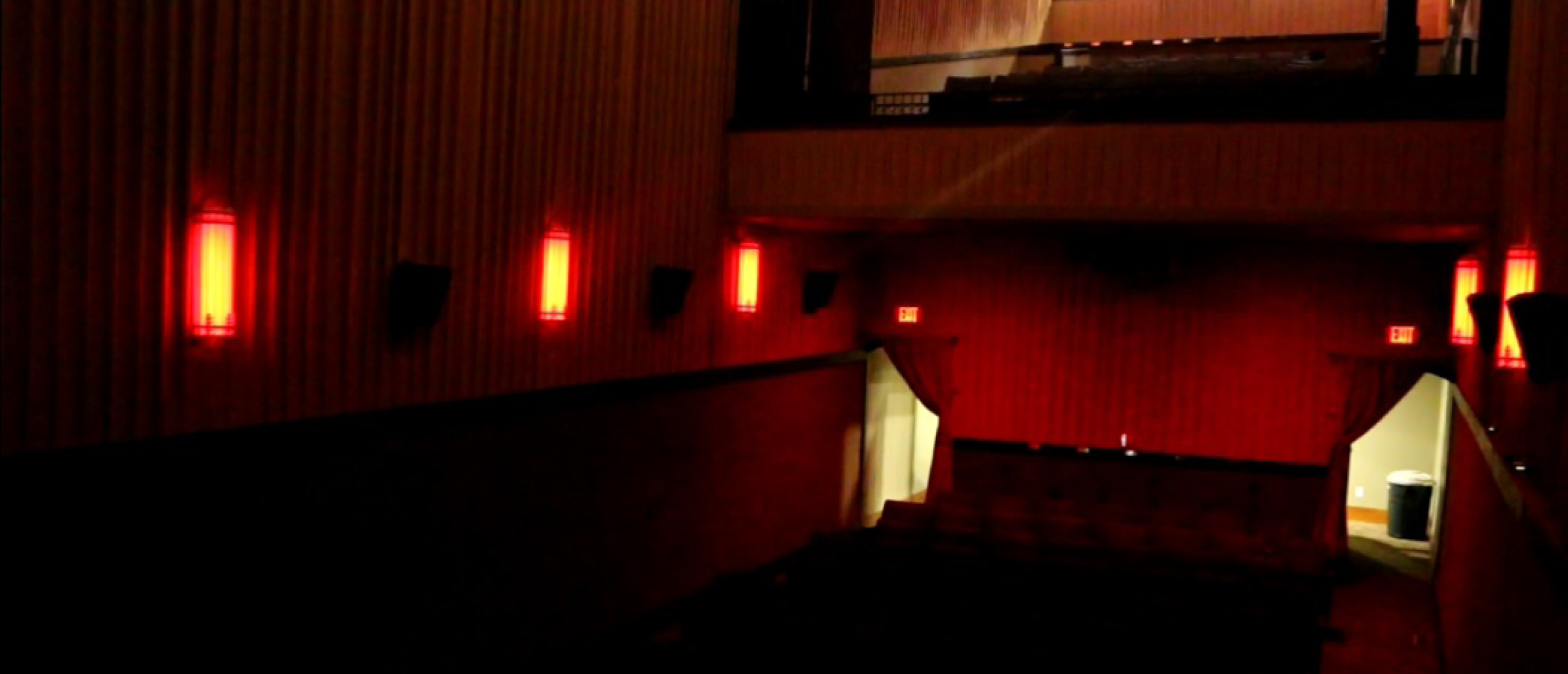 Iowa Theater auditorium with red GENISYS PoE house lighting scene