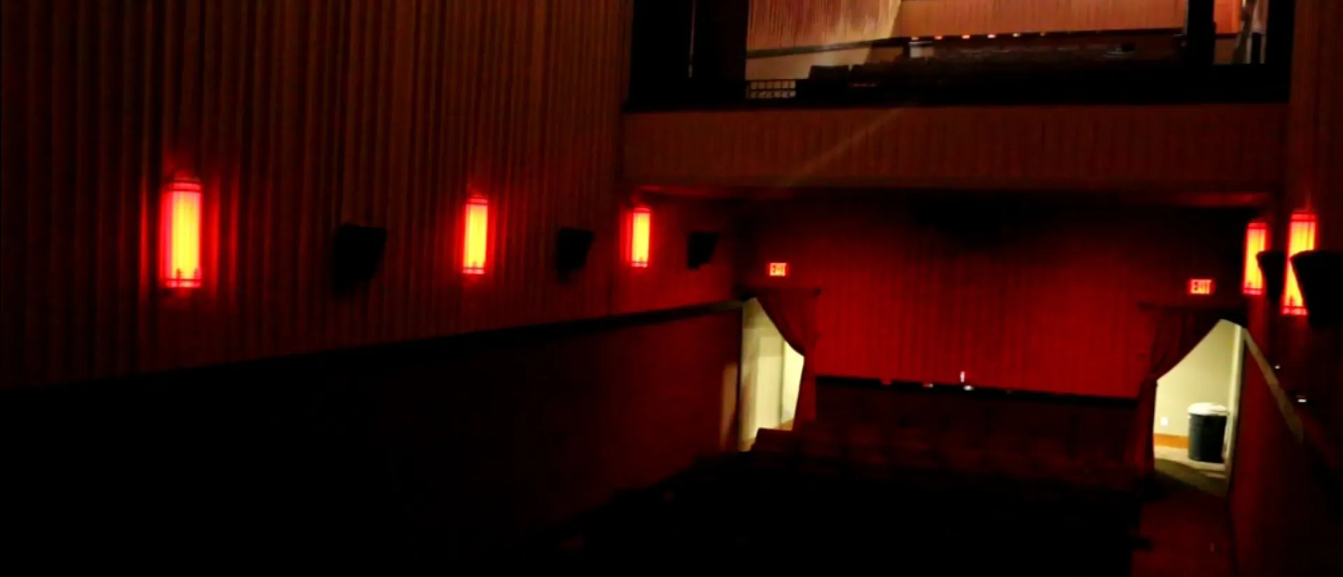 Iowa Theater auditorium with red GENISYS PoE house lighting scene